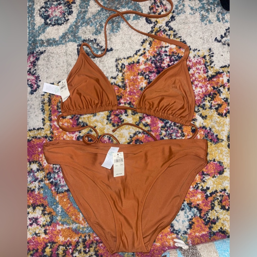 Brand new aerie bikini. triangle top and bikini bottoms.